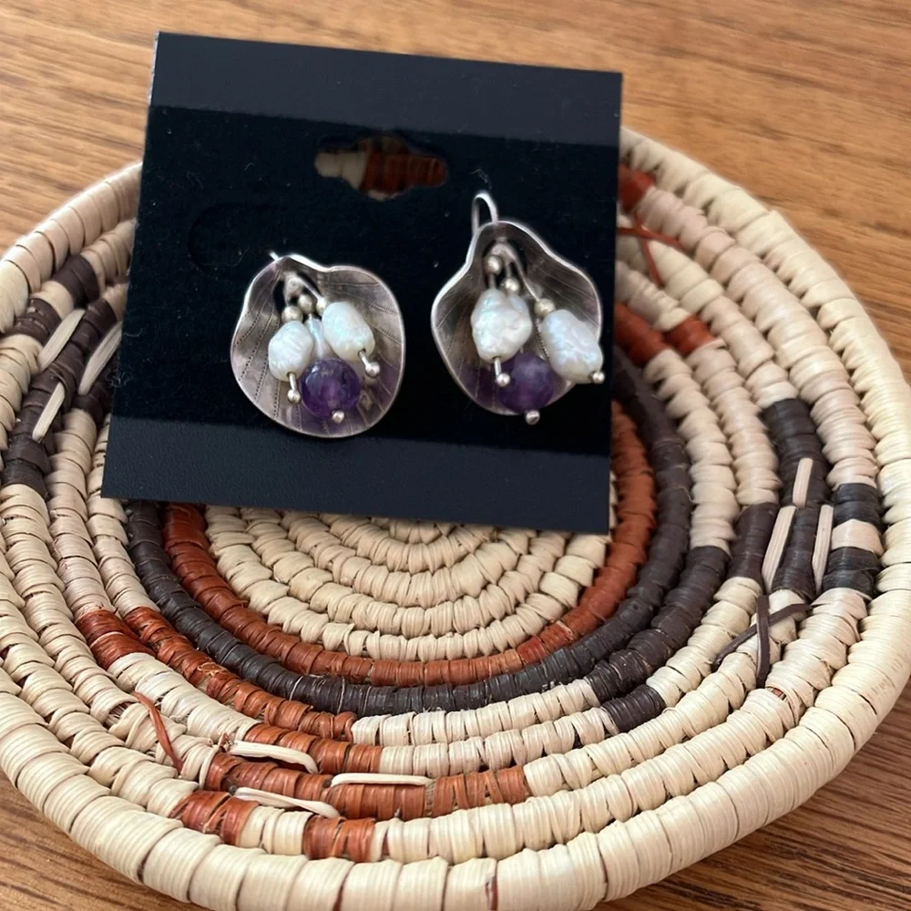 Gorgeous fluted sterling + fresh water pearl + amethyst wired earrings